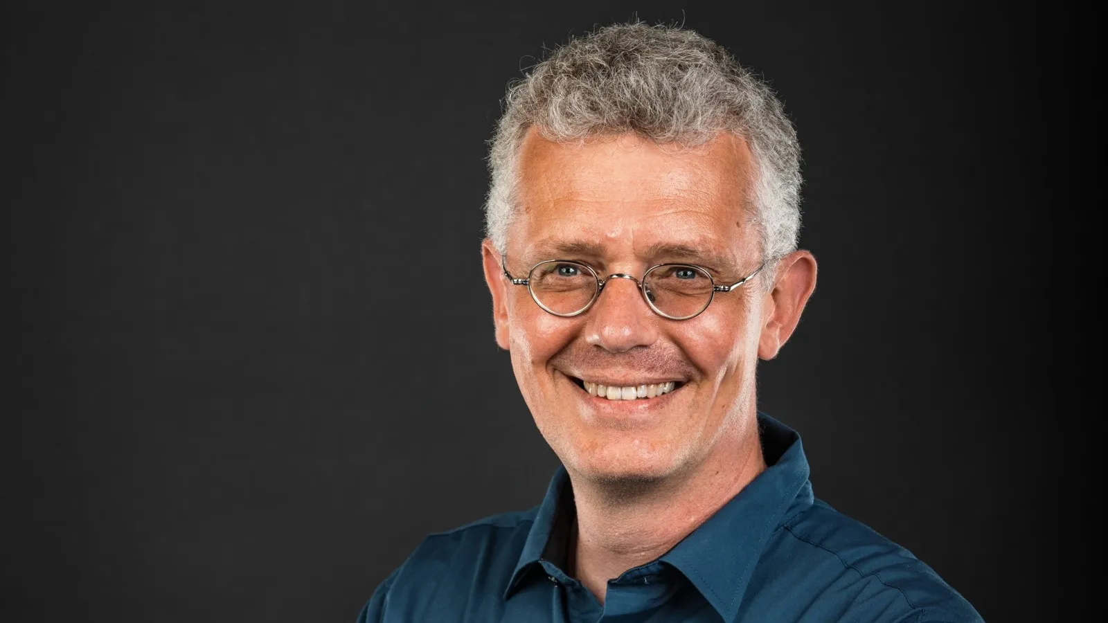 Tischlermeister Oliver Reh stellt in seinem Betrieb fest, dass Kundinnen und Kunden Holz-Aluminium-Fenster verstärkt nachfragen.